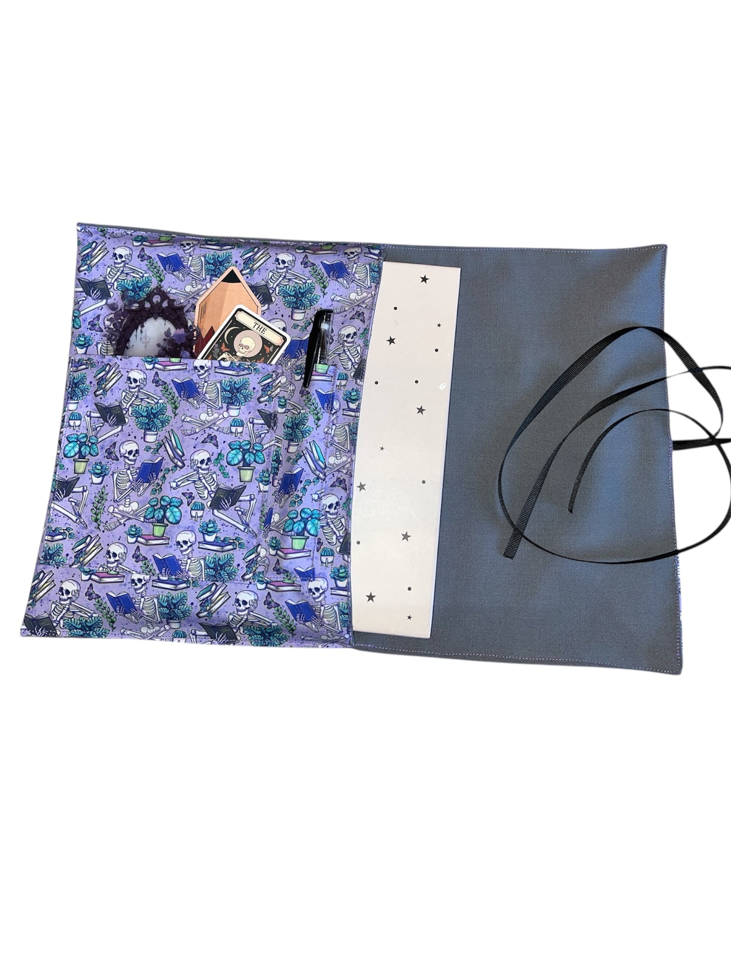 Book reading skeleton book or e-reader wrap