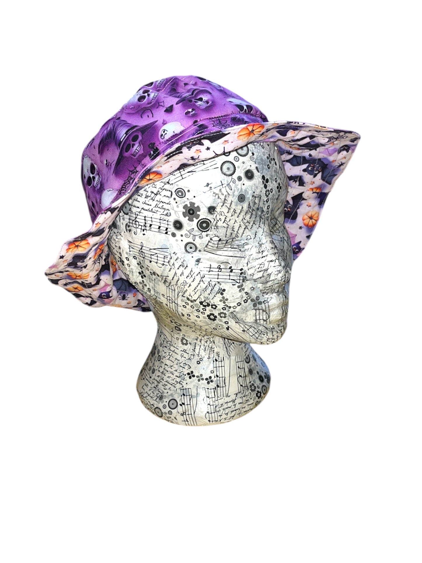 Reversible 3d skull and bat bucket hat