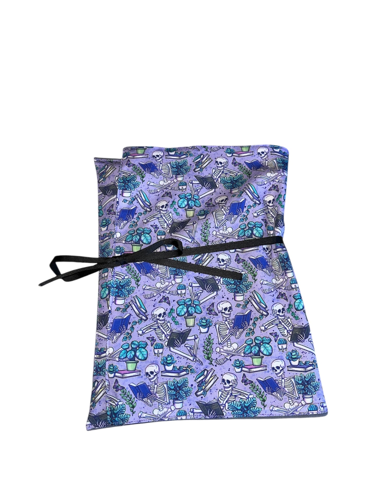 Book reading skeleton book or e-reader wrap