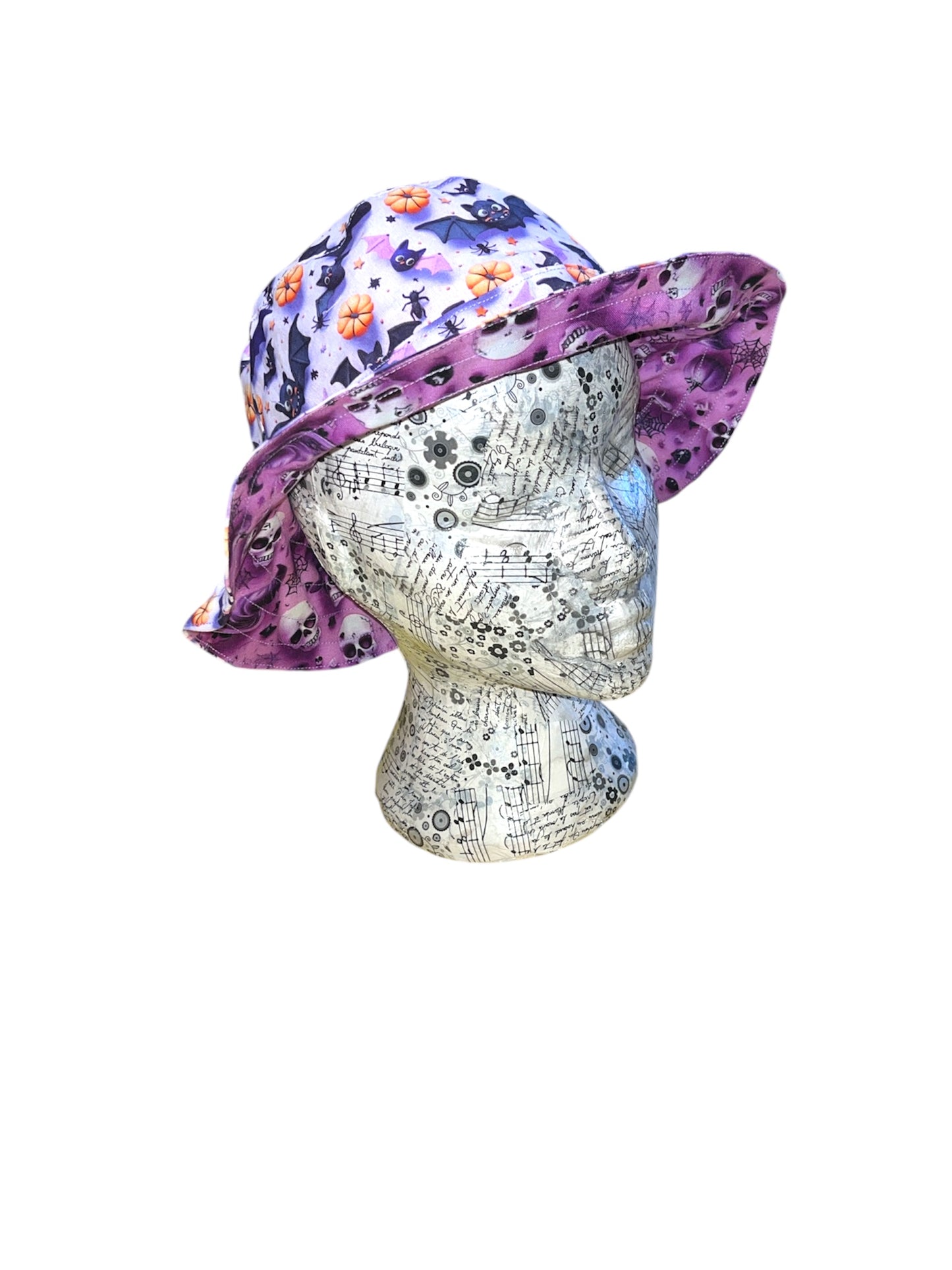 Reversible 3d skull and bat bucket hat